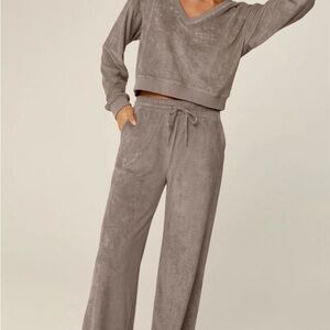 NWT Beyond Yoga Terry cloth set.  Size large